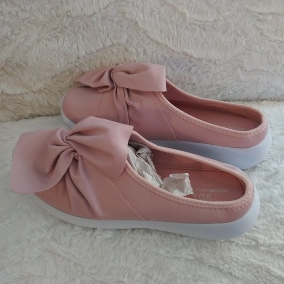 Avon Shoes - Avon Pink Bow and White Cushion Walk Memory Foam Flats size 7 NWOT